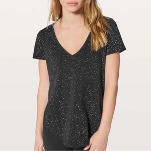 Lululemon Love Tee in a black splatter dye pattern Sz 10